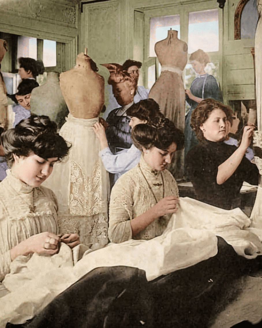 L'empire du linge blanc : la lingère et le secret des armoires paysannes au XIXe siècle image